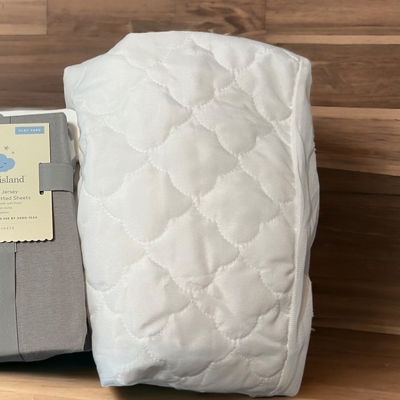 NEW Portable Mini Crib Waterproof Fitted Quilted Mattress Pad Cover ~ Bassinet - Picture 9 of 10